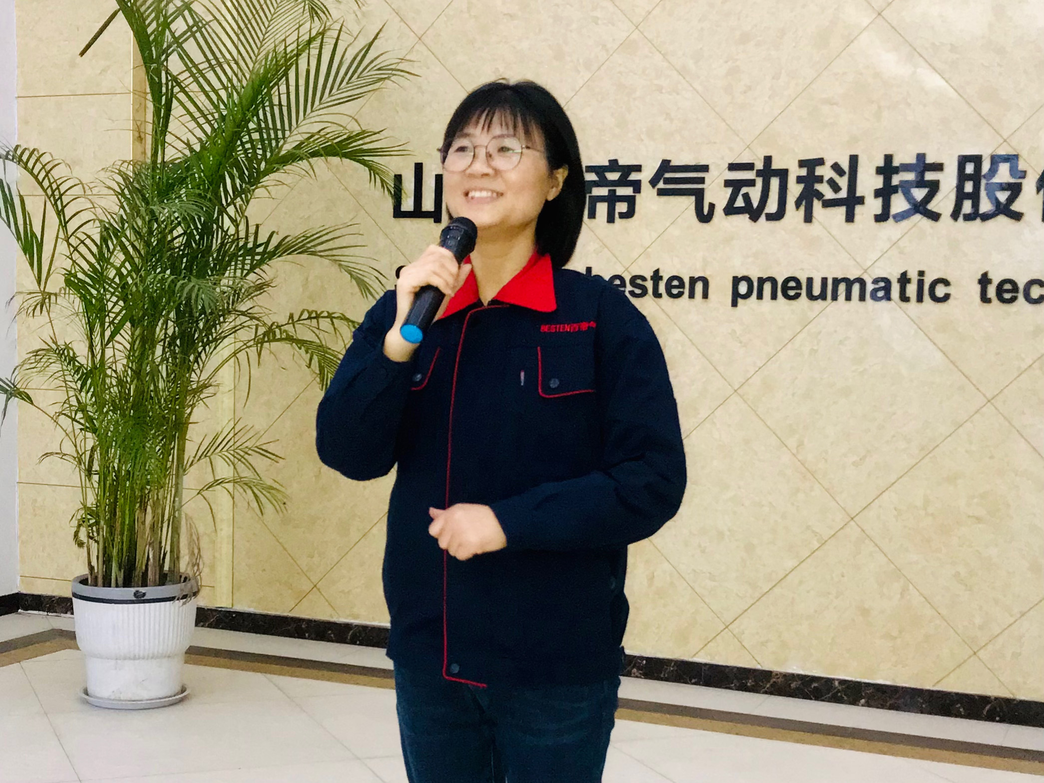 1700180149813174.jpg 微微.jpg